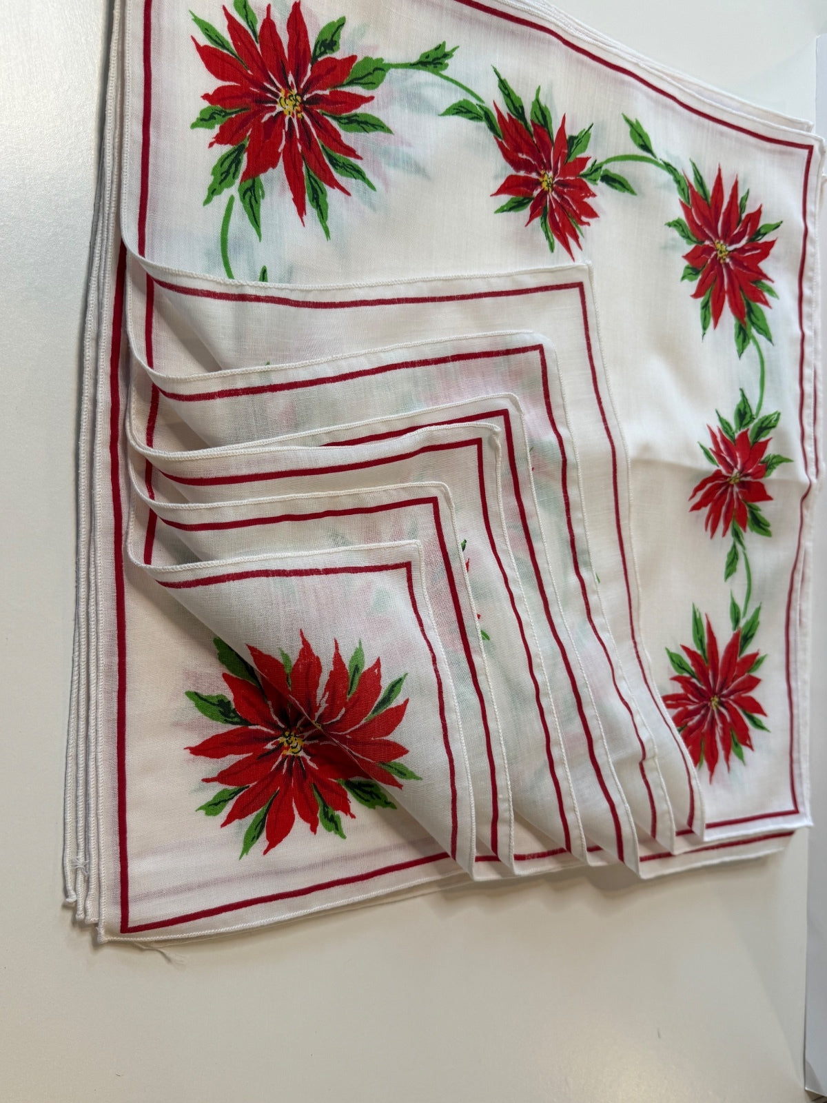 Vintage Christmas Poinsettia Cloth Napkins – Set of 18 – Red Green Holiday