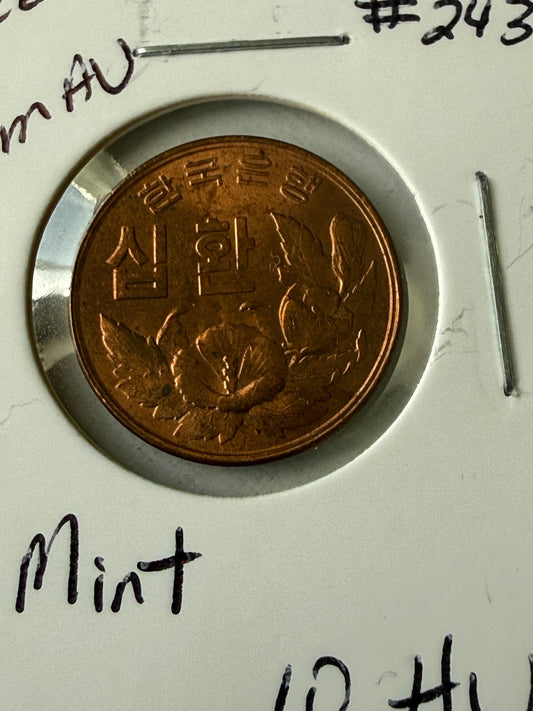1961 South Korea 10 Hwan Coin — product photograph 2