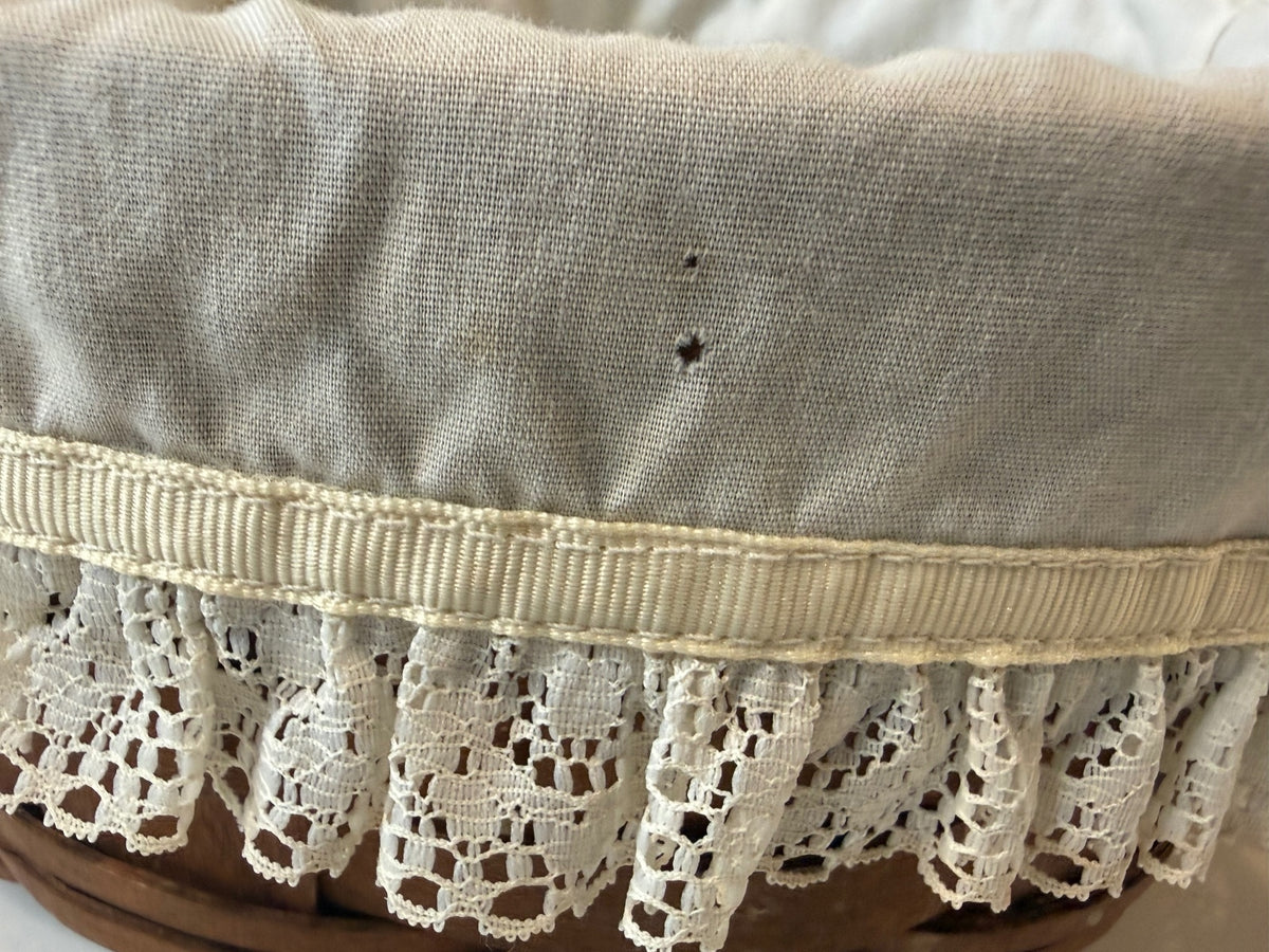 Vintage 1989 Longaberger Basket Dresden Ohio Leather Handles Lace Liner