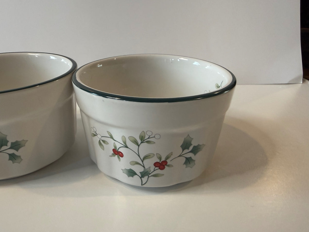 Pfaltzgraff Winterberry Individual Casserole Ramekins – Set of 4