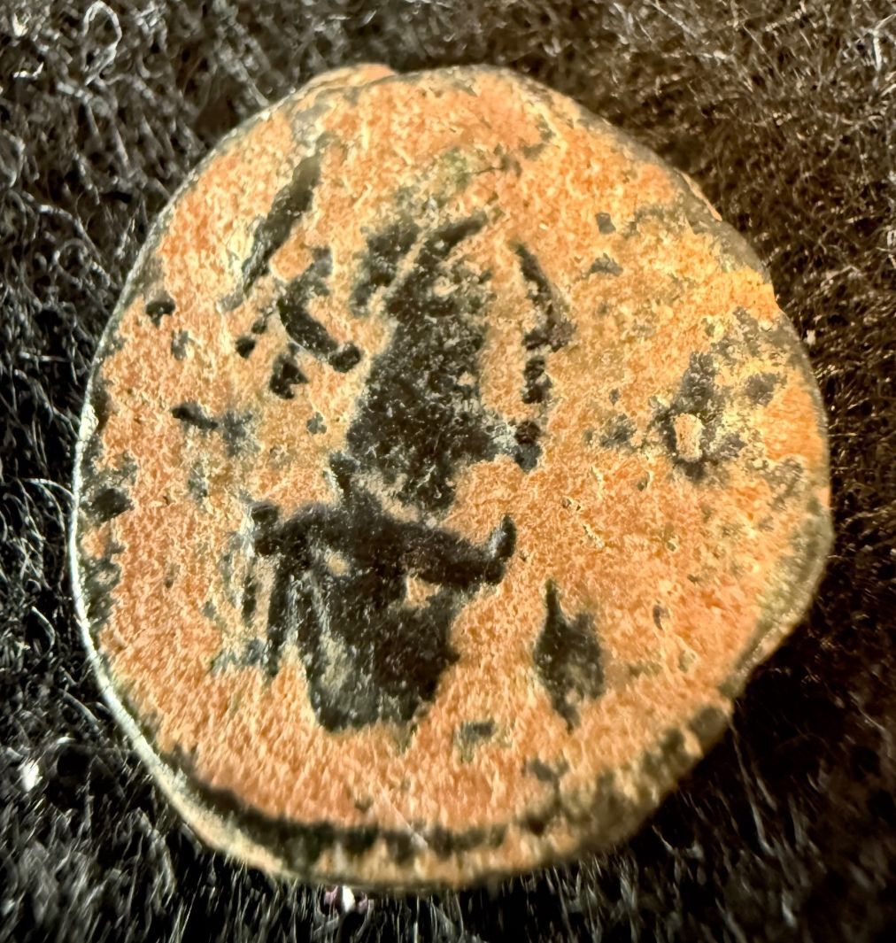 Roman AE4 Coin – GLORIA EXERCITVS, House of Constantine — product photograph 2