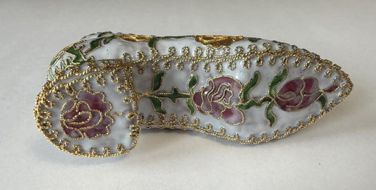 Vintage Cloisonne Enamel Shoe Figurine White Floral Gold Wirework 4.5” Decor