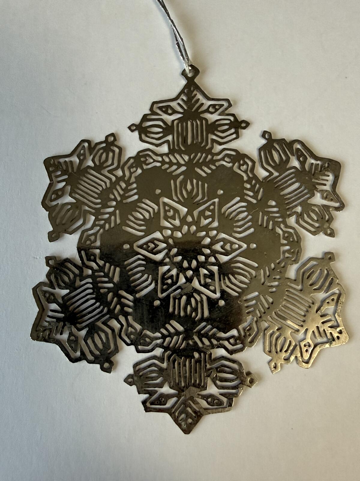 Lenox 2007 Silver Tone Snowflake Ornament w/ Bonus Metal Snowflake Decor