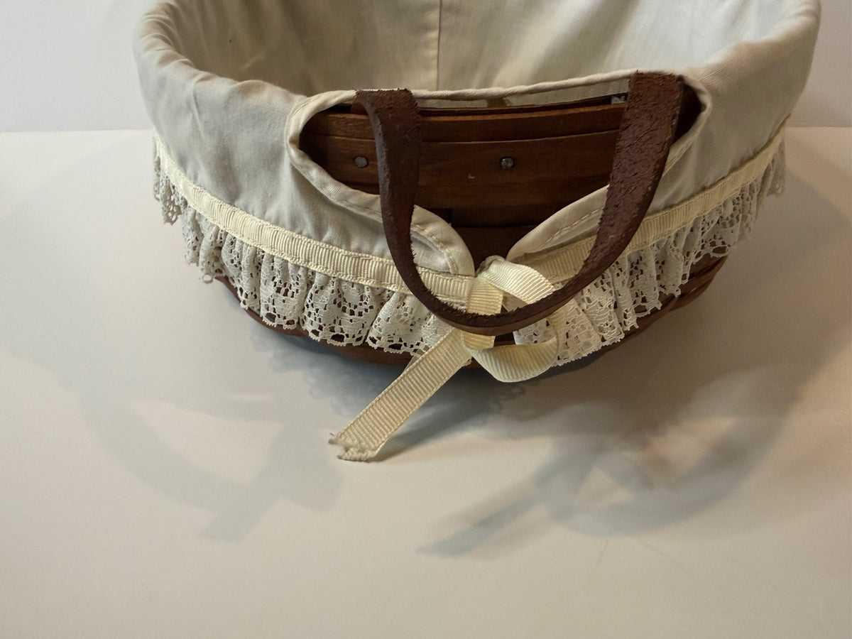 Vintage 1989 Longaberger Basket Dresden Ohio Leather Handles Lace Liner
