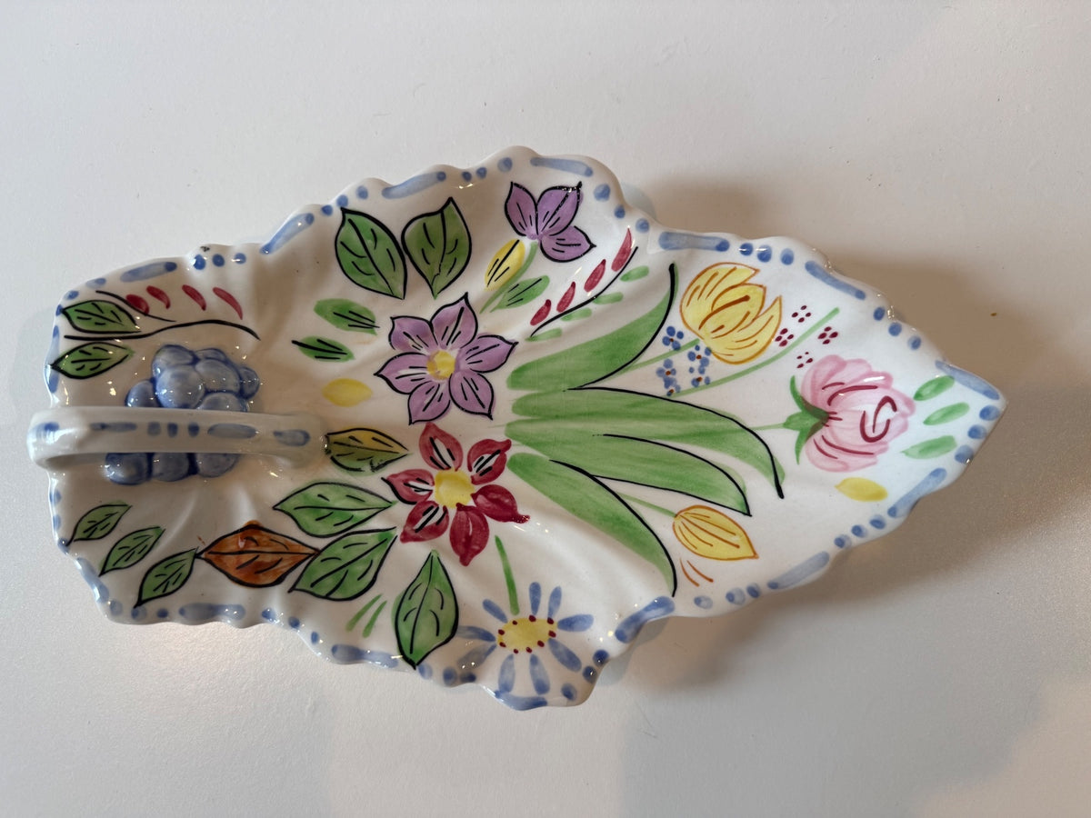 Blue Ridge Verna Hand-Painted Leaf Dish – Southern Potteries — product photograph 5