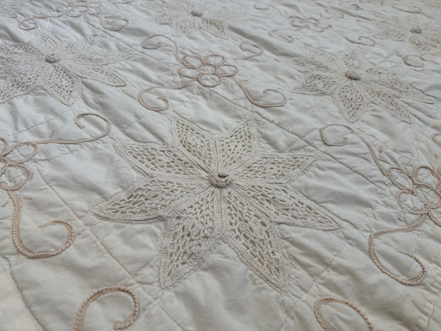 Vintage Handmade Crochet Applique Quilt Coverlet Ivory 79x72 Scalloped Edge