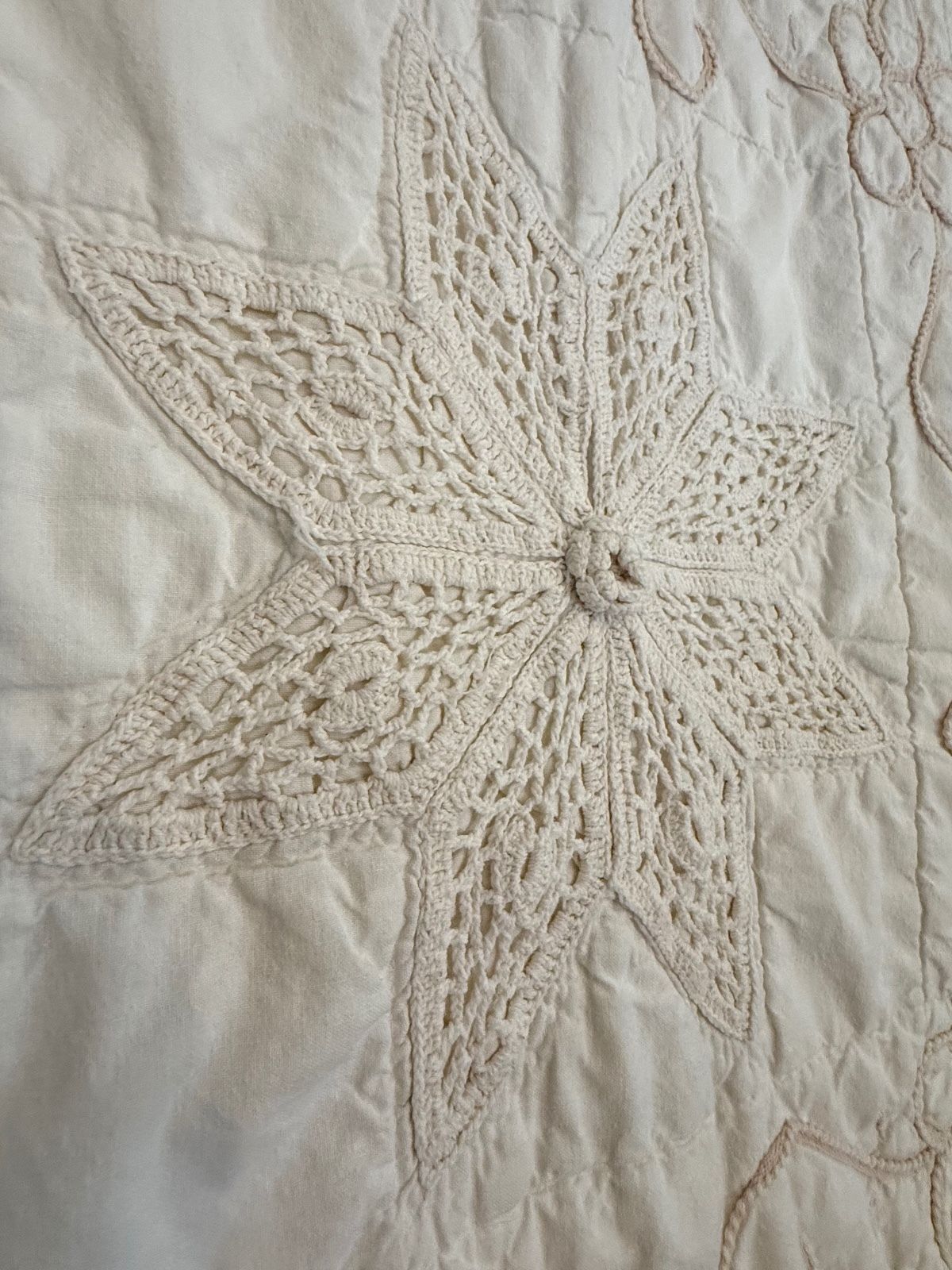 Vintage Handmade Crochet Applique Quilt Coverlet Ivory 79x72 Scalloped Edge