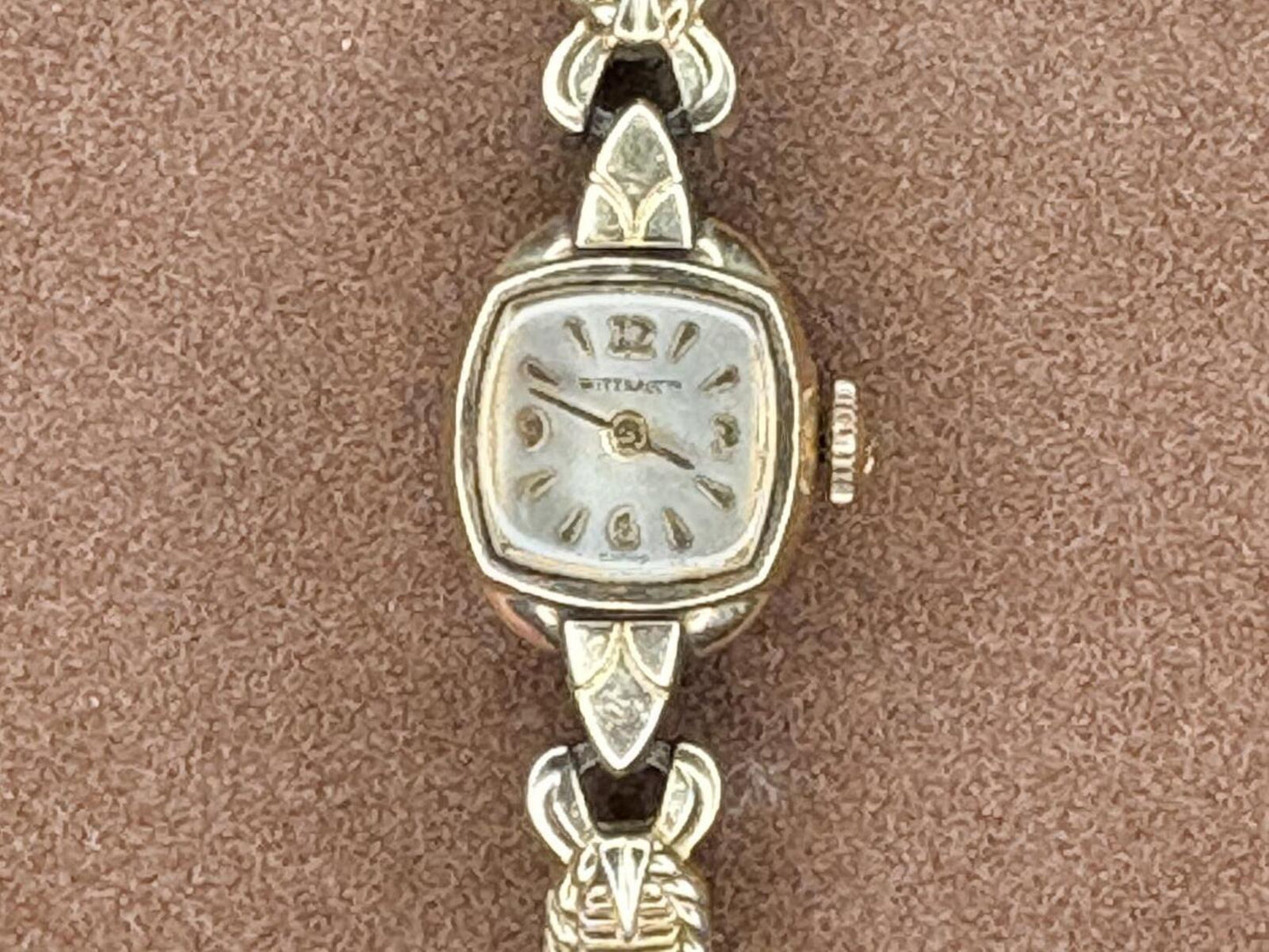 Vintage Wittnauer Ladies Swiss Mechanical Watch 10K Gold Filled Bezel Steel Back