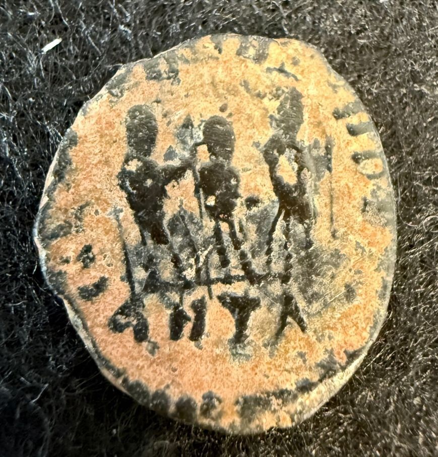 Roman AE4 Coin – GLORIA EXERCITVS, House of Constantine — product photograph 1