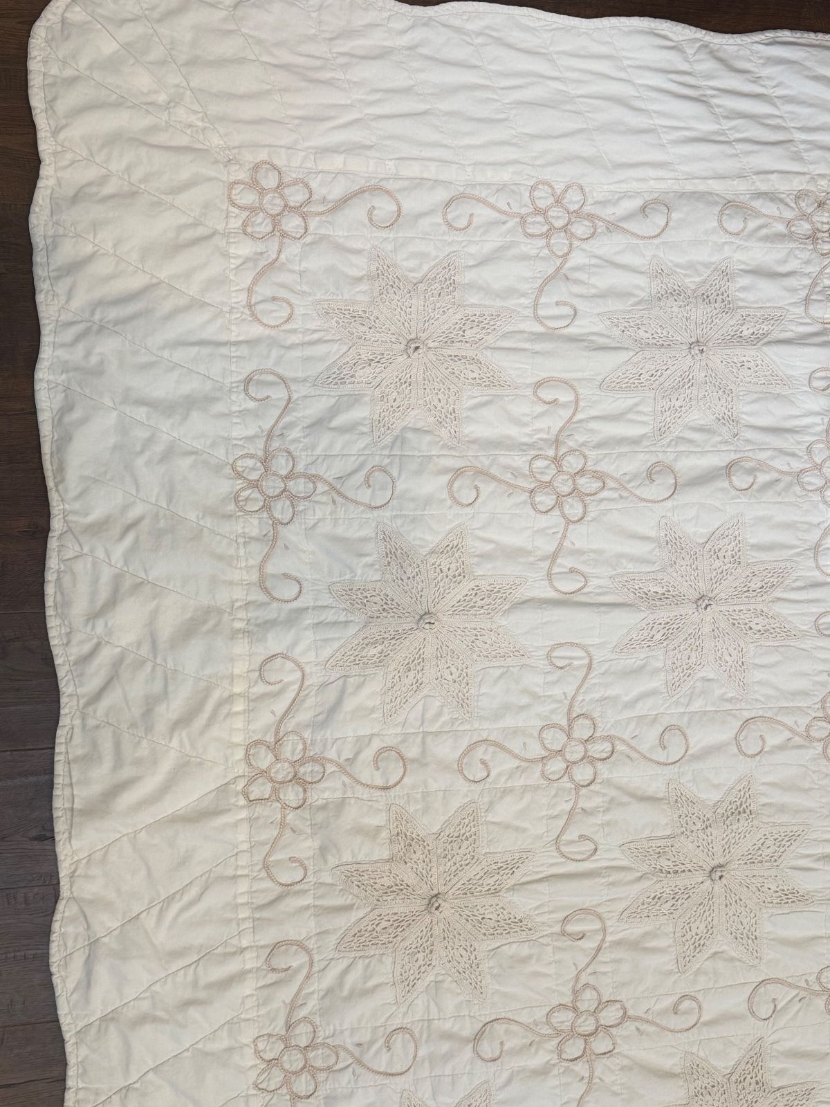 Vintage Handmade Crochet Applique Quilt Coverlet Ivory 79x72 Scalloped Edge