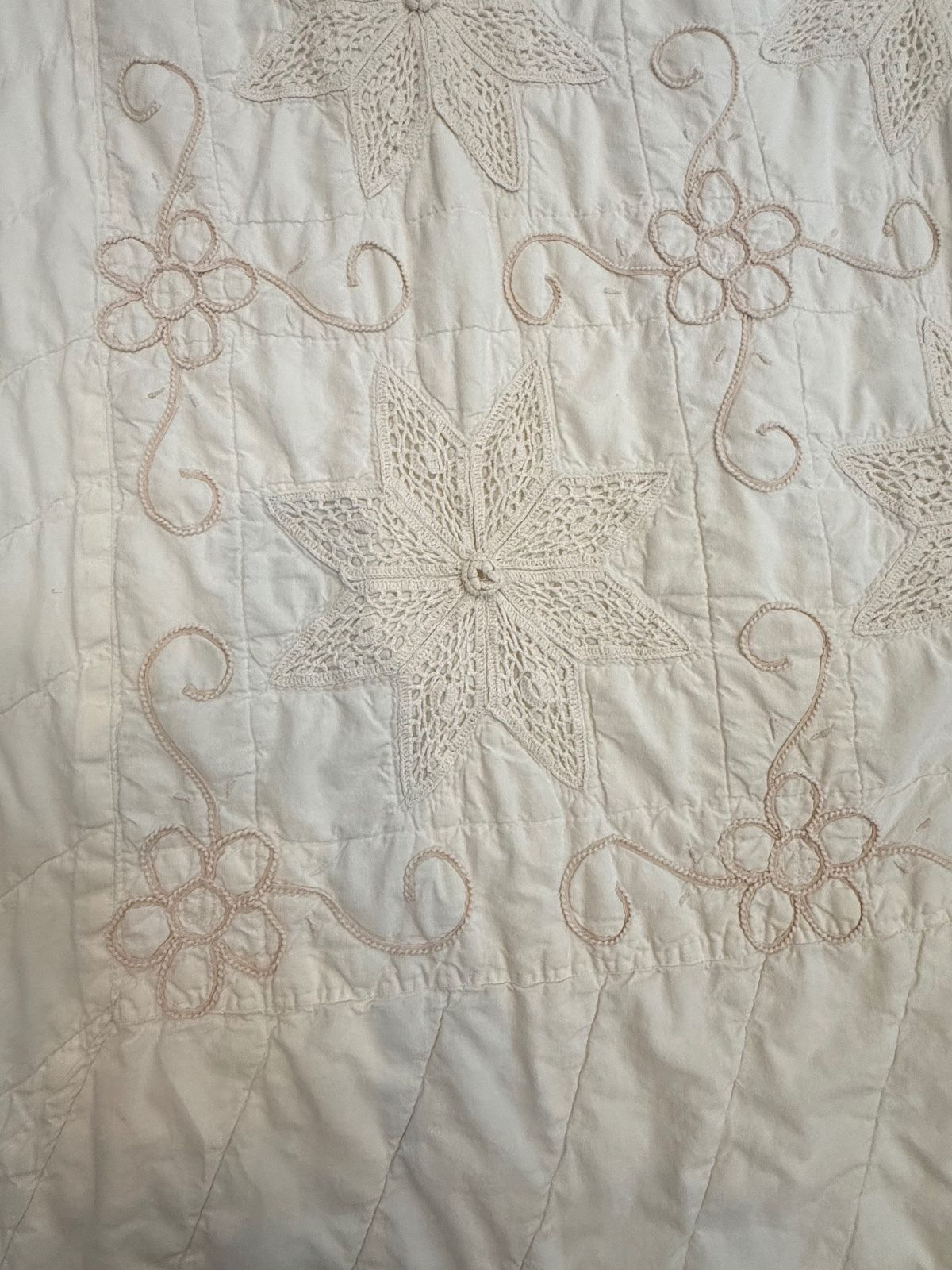 Vintage Handmade Crochet Applique Quilt Coverlet Ivory 79x72 Scalloped Edge