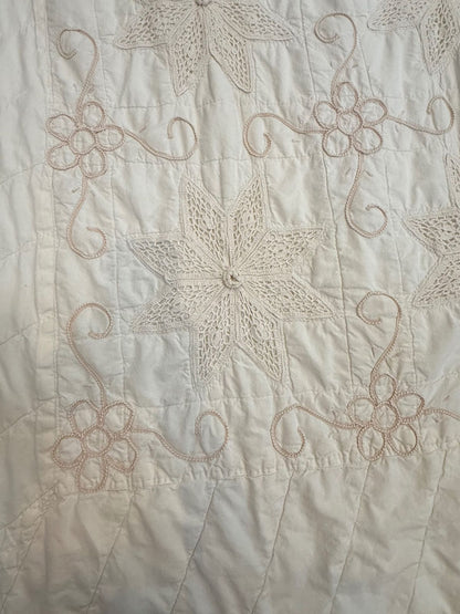 Vintage Handmade Crochet Applique Quilt Coverlet Ivory 79x72 Scalloped Edge