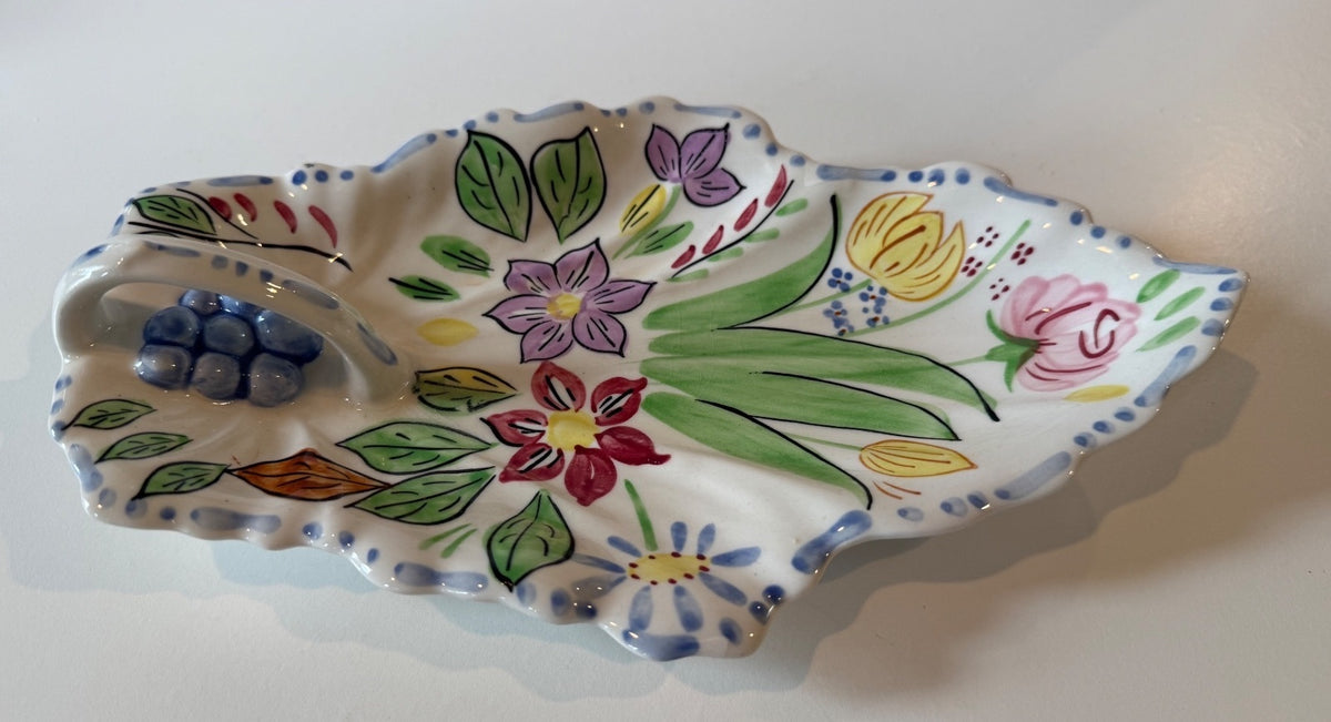 Blue Ridge Verna Hand-Painted Leaf Dish – Southern Potteries — product photograph 1